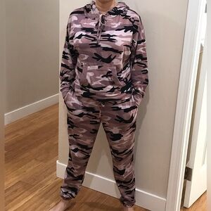 Hot Kiss Stylish Camo Hoodie Sweatsuit Lounge Set Size Medium